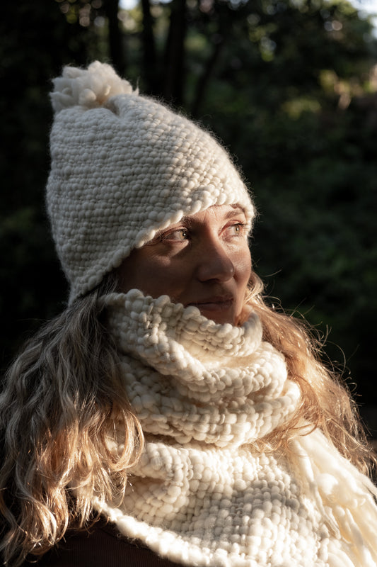 Gorro de lana merino crudo natural tejido artesanalmente